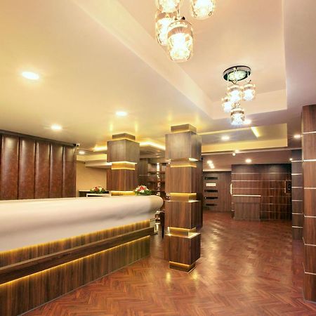 Hotel Kings Empire Kochi Exteriör bild
