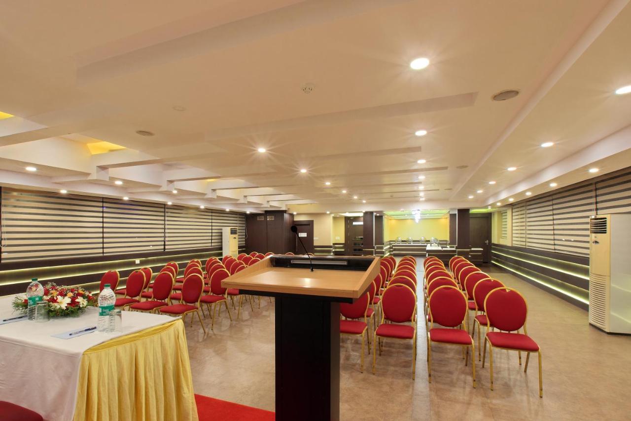 Hotel Kings Empire Kochi Exteriör bild