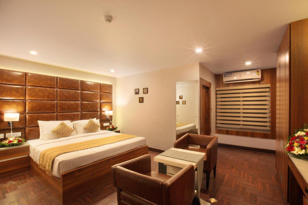 Hotel Kings Empire Kochi Exteriör bild