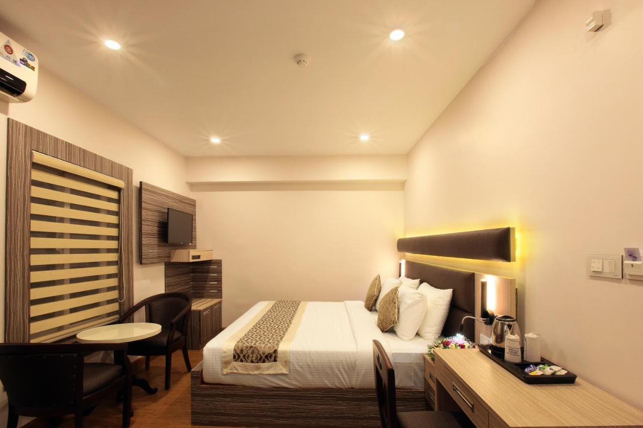 Hotel Kings Empire Kochi Exteriör bild
