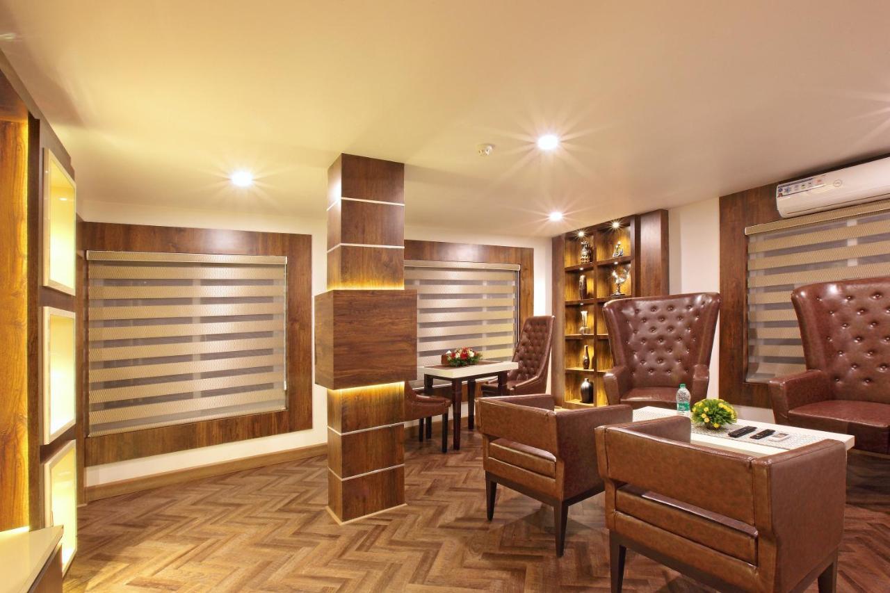 Hotel Kings Empire Kochi Exteriör bild